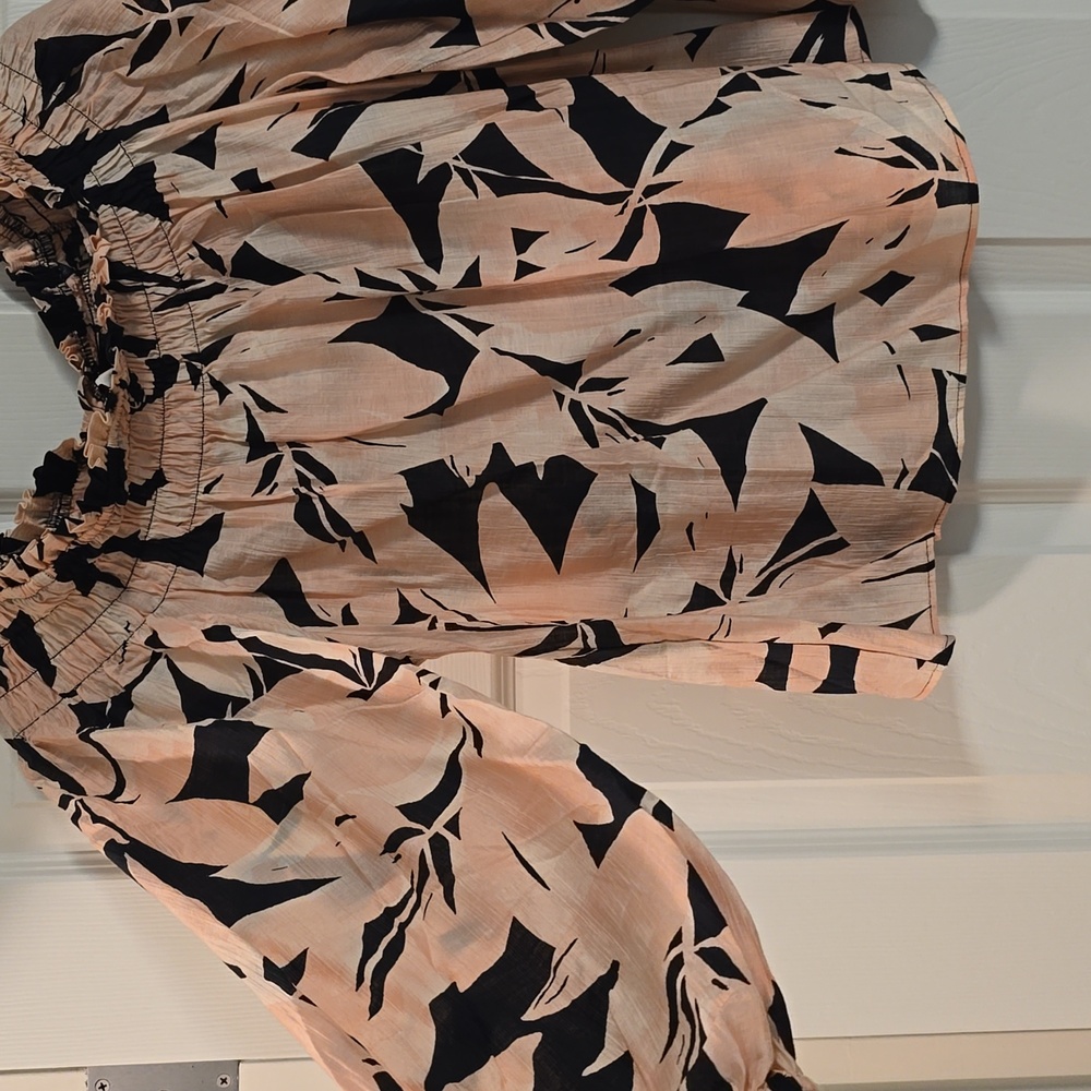 Off-The-Shoulder Blouse - Picture 3 of 5